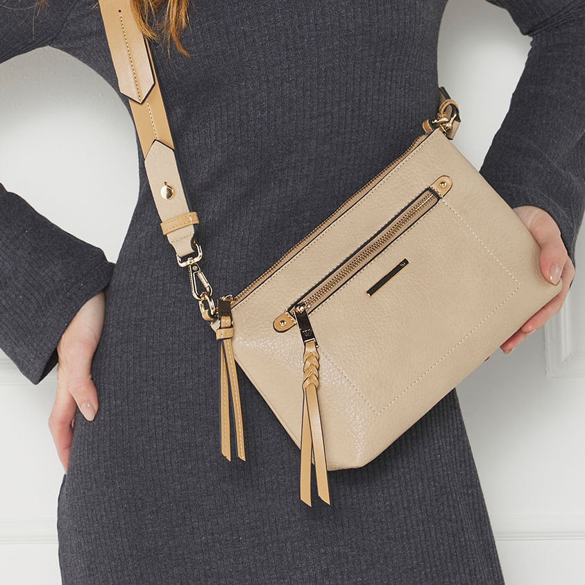 Bolsa WJ bege em material sintético com acabamento texturizado vista frontal com alça e bolso zíper